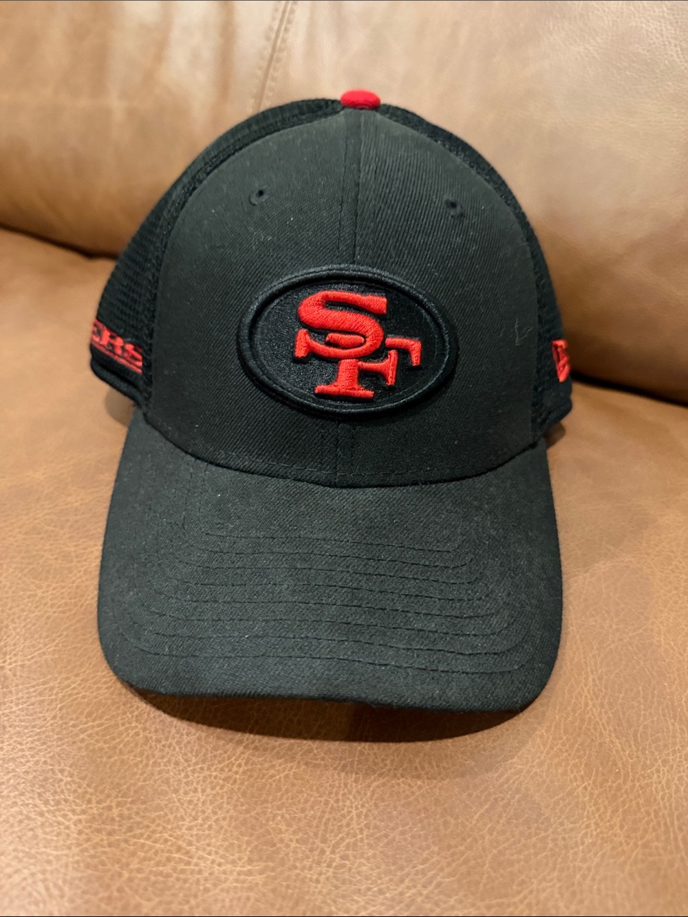 San Francisco 49ers Black & Red mens Cap (size s/m)